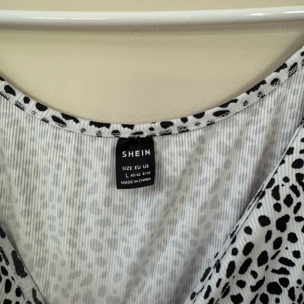 SHEIN Black and White Sleeveless Crop Tank Top